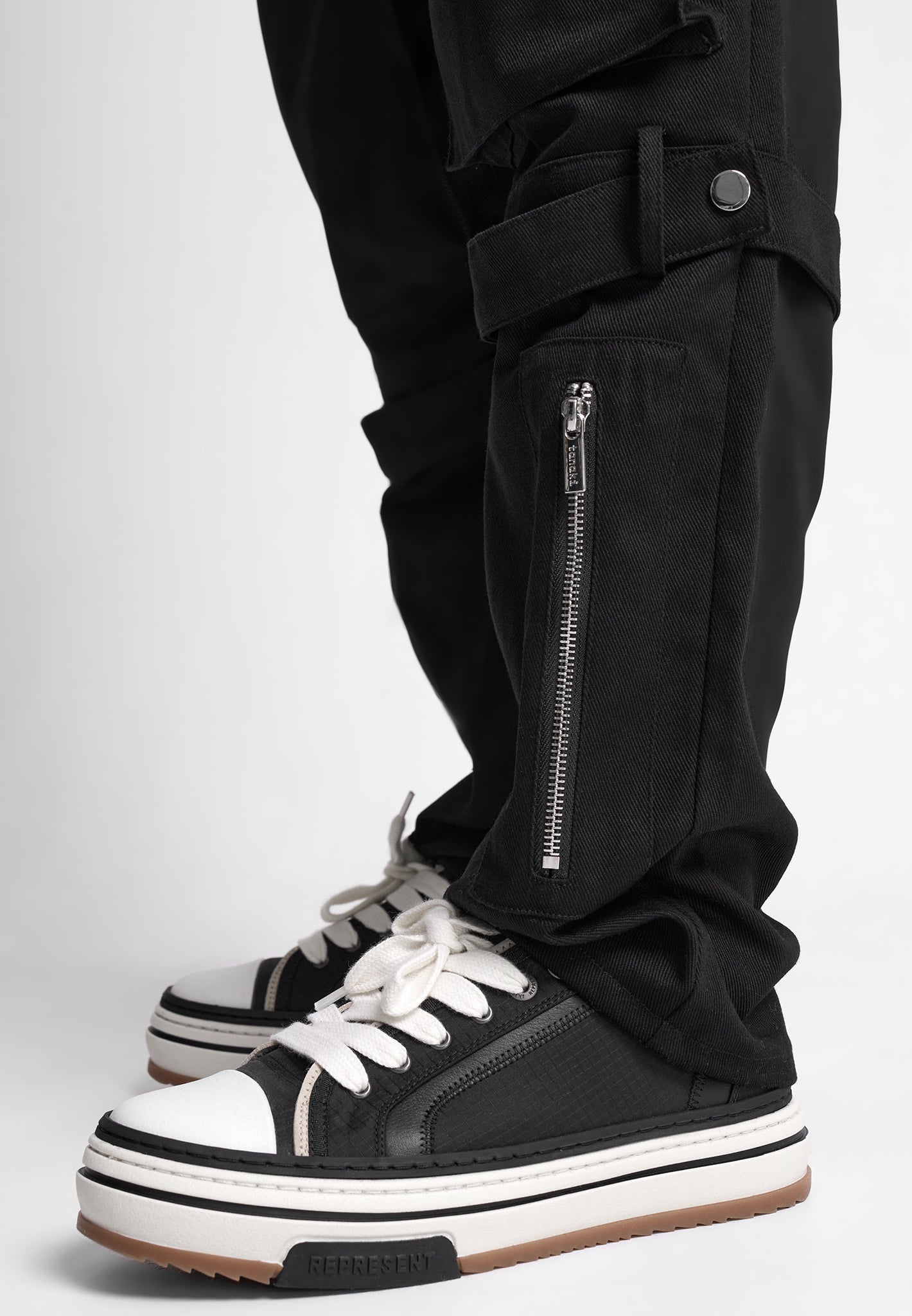 cotton-twill-strap-detail-cargo-pants-black