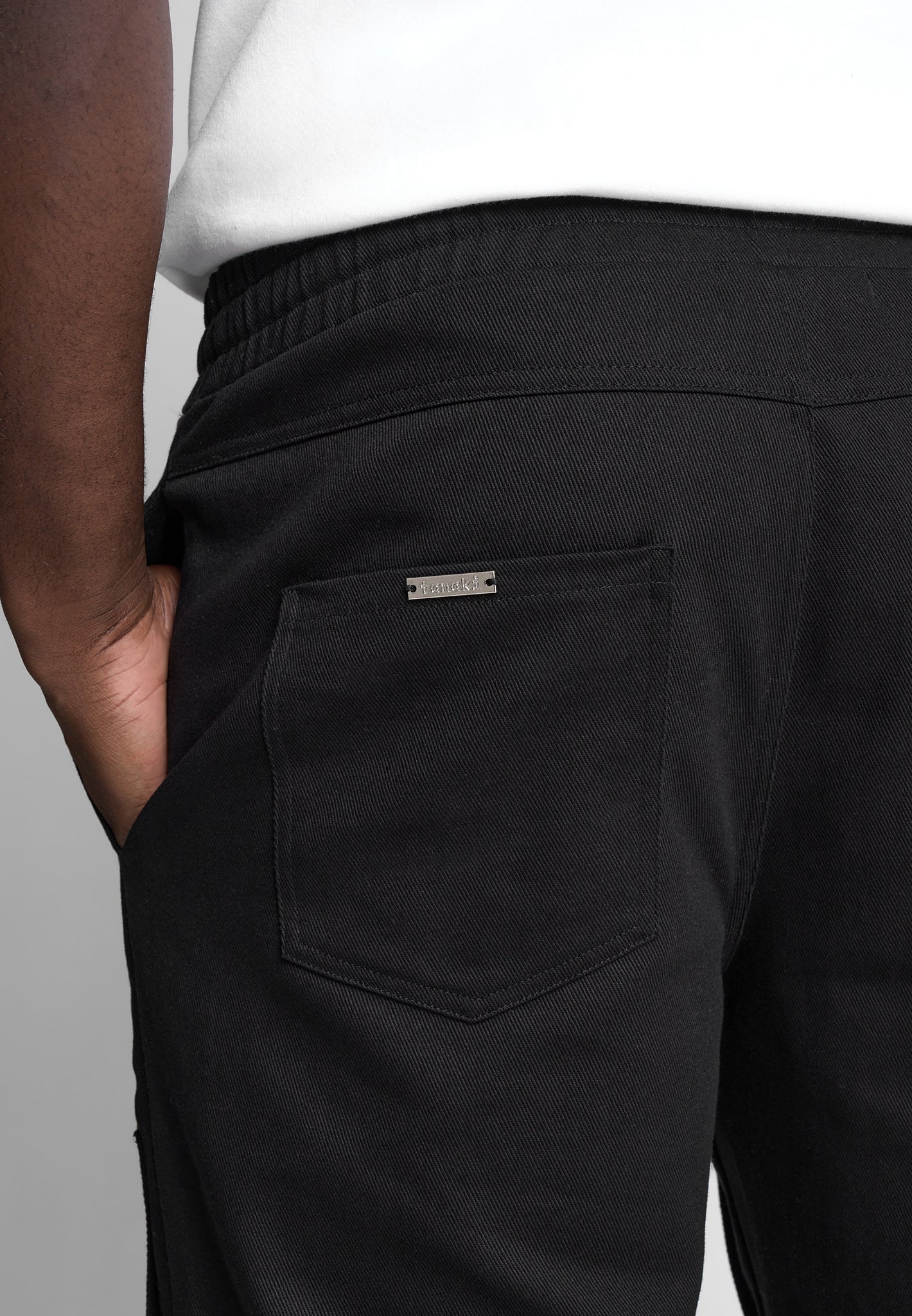 cotton-twill-strap-detail-cargo-pants-black