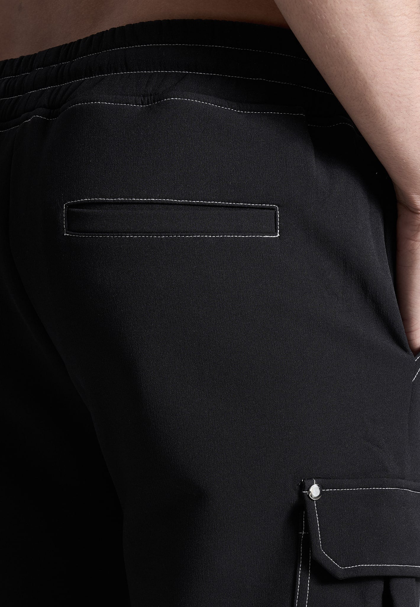technical-contrast-stitch-cargo-trousers-in-black