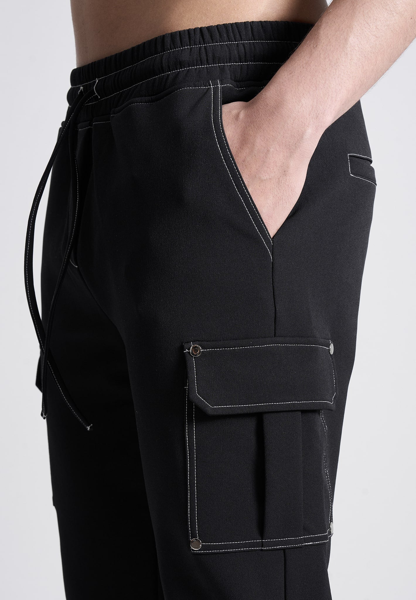 technical-contrast-stitch-cargo-trousers-in-black