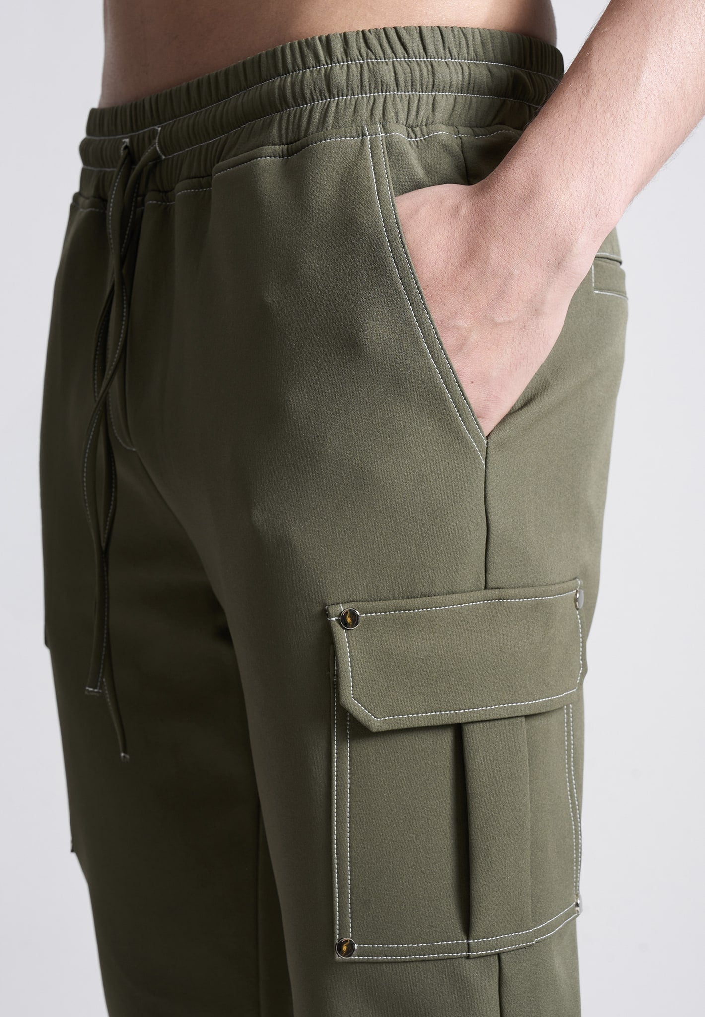 technical-contrast-stitch-cargo-trousers-in-olive